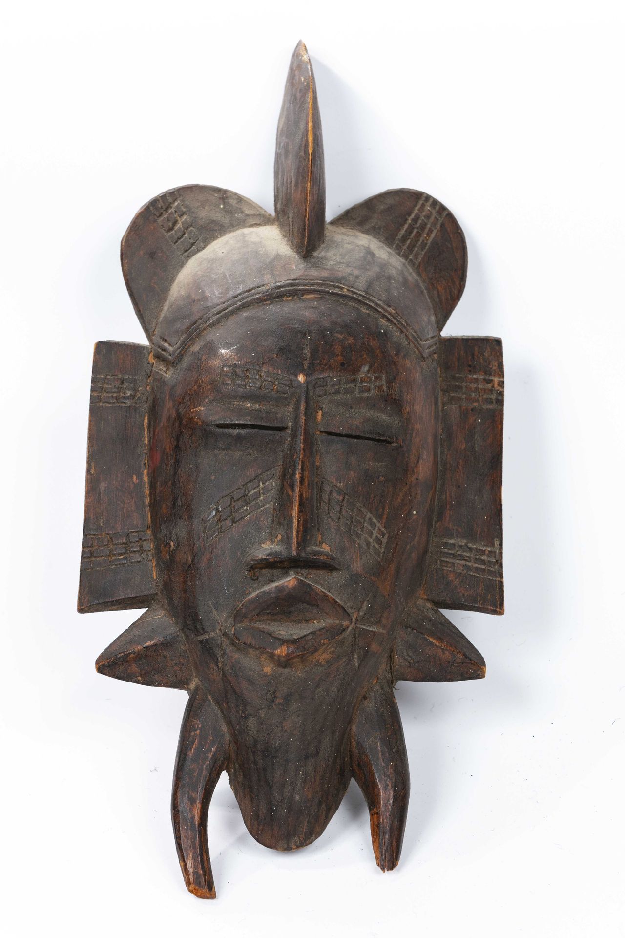 Null Senoufo style mask Ivory Coast 
 Wood 
H : 35 cm 
The long, flattened face.&hellip;