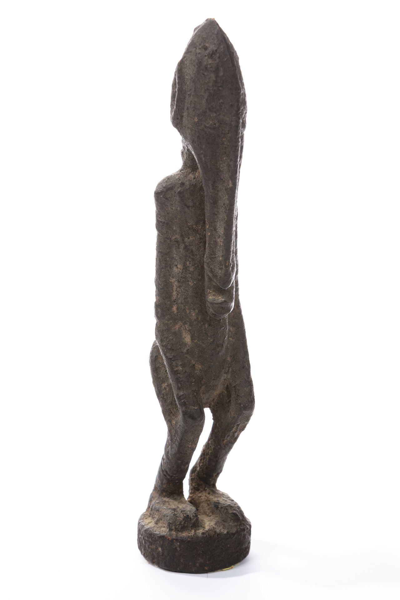 Null 塞皮克风格的男性雕像，巴布亚新几内亚
木头 
高度：29.5厘米
描述：变形的人物，有动态的半弯曲的腿，两只手放在上面。 
变形的人物，两只手放在半弯&hellip;
