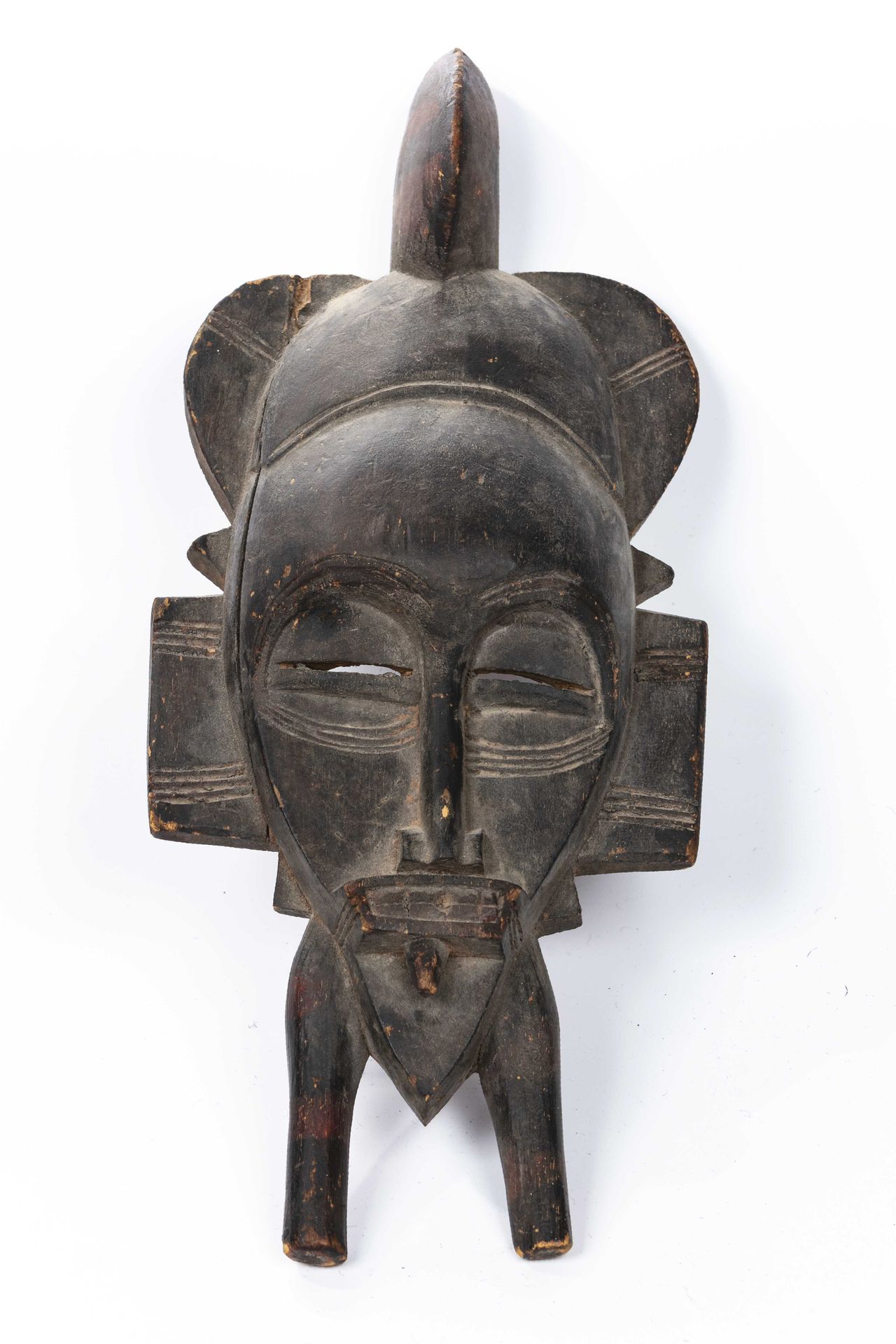 Null Maschera in stile senoufo Costa d'Avorio 
Legno 
Altezza: 42 cm 
Il volto è&hellip;