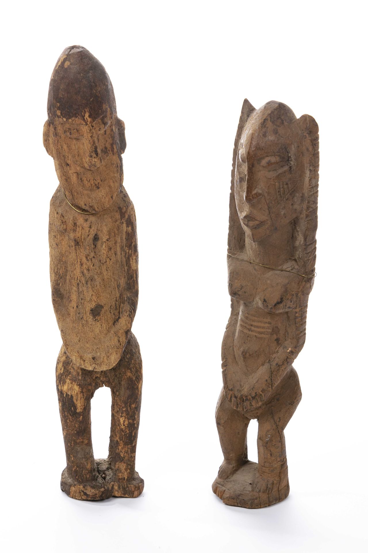 Null Ensemble de deux statuettes de style Dogon, Mali 
Bois clair brut érodé
H :&hellip;