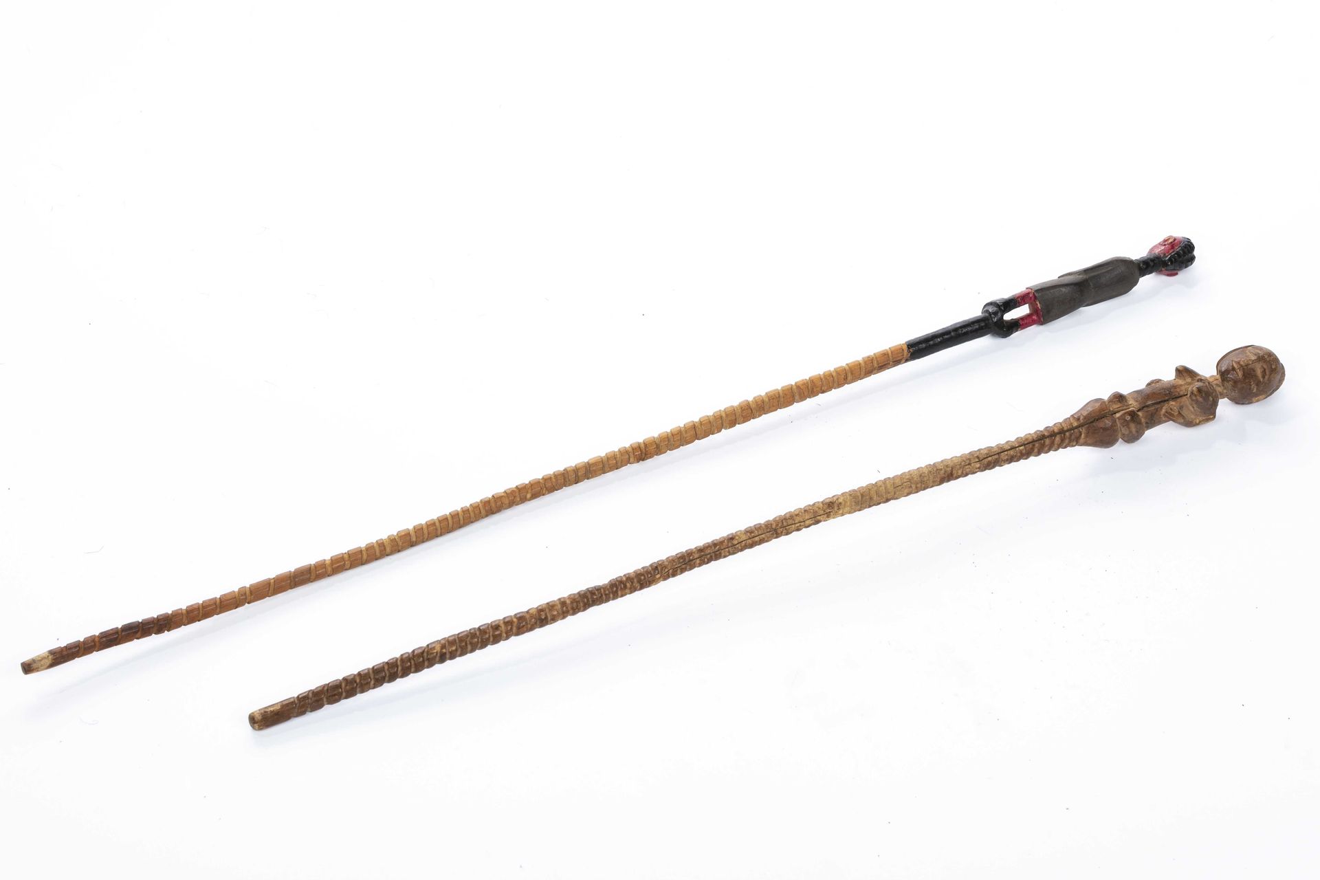 Null 一套权杖
木头
高：58和49厘米
一套2个权杖