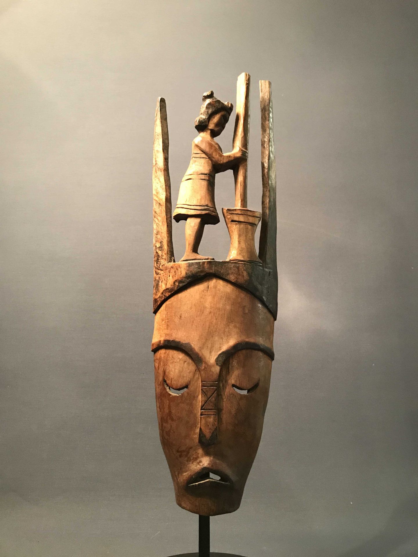 Null 小屋面具 
萨卡拉夫族 - 萨卡拉瓦 - 马达加斯加
木头 
20世纪中叶
优秀
50 x 6 x 15厘米 
私人收藏 马达加斯加艺术 
马达加斯加&hellip;