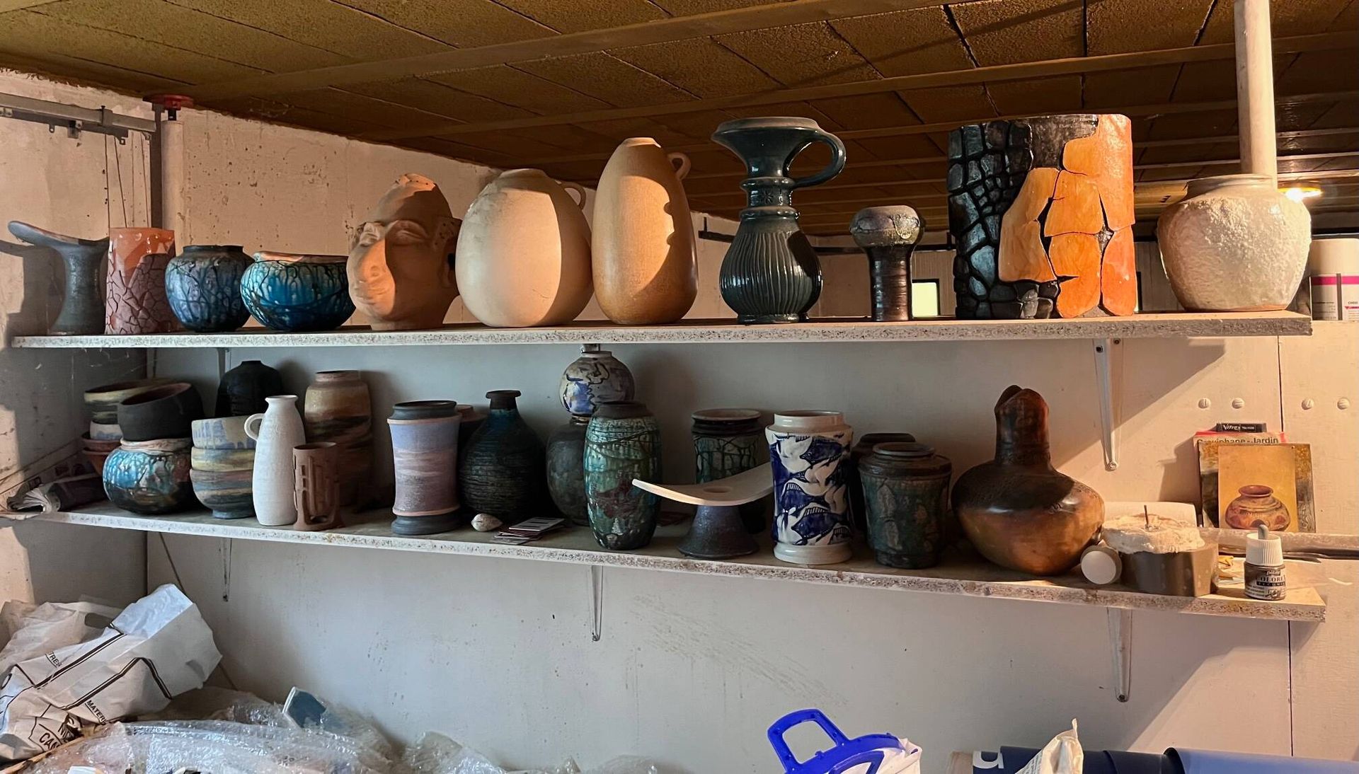 Null Jeanne DAVID (XX-XXI)
Set aus verschiedenen Keramikstücken, darunter ein Ko&hellip;