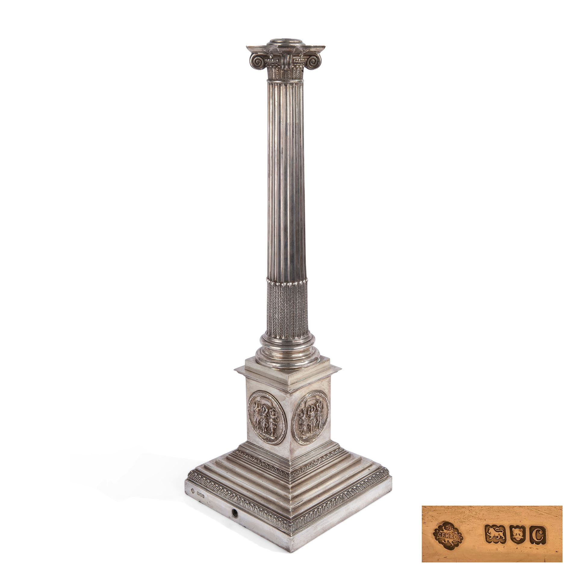 Silver column lamp, London 1898 Con capitale di fantasia, periodo della Regina V&hellip;