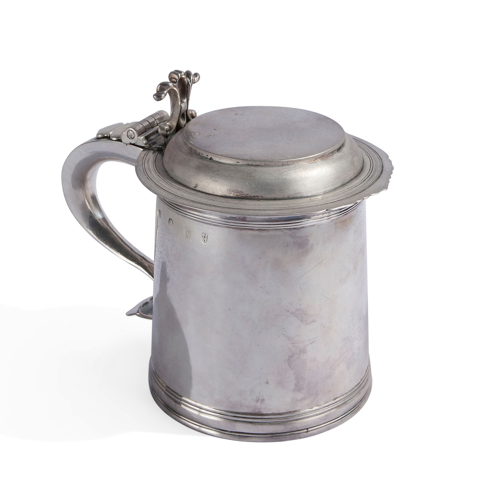 Silver flat top Tankard, London 1697 Timbres du maître orfèvre Chas. Overing Poi&hellip;