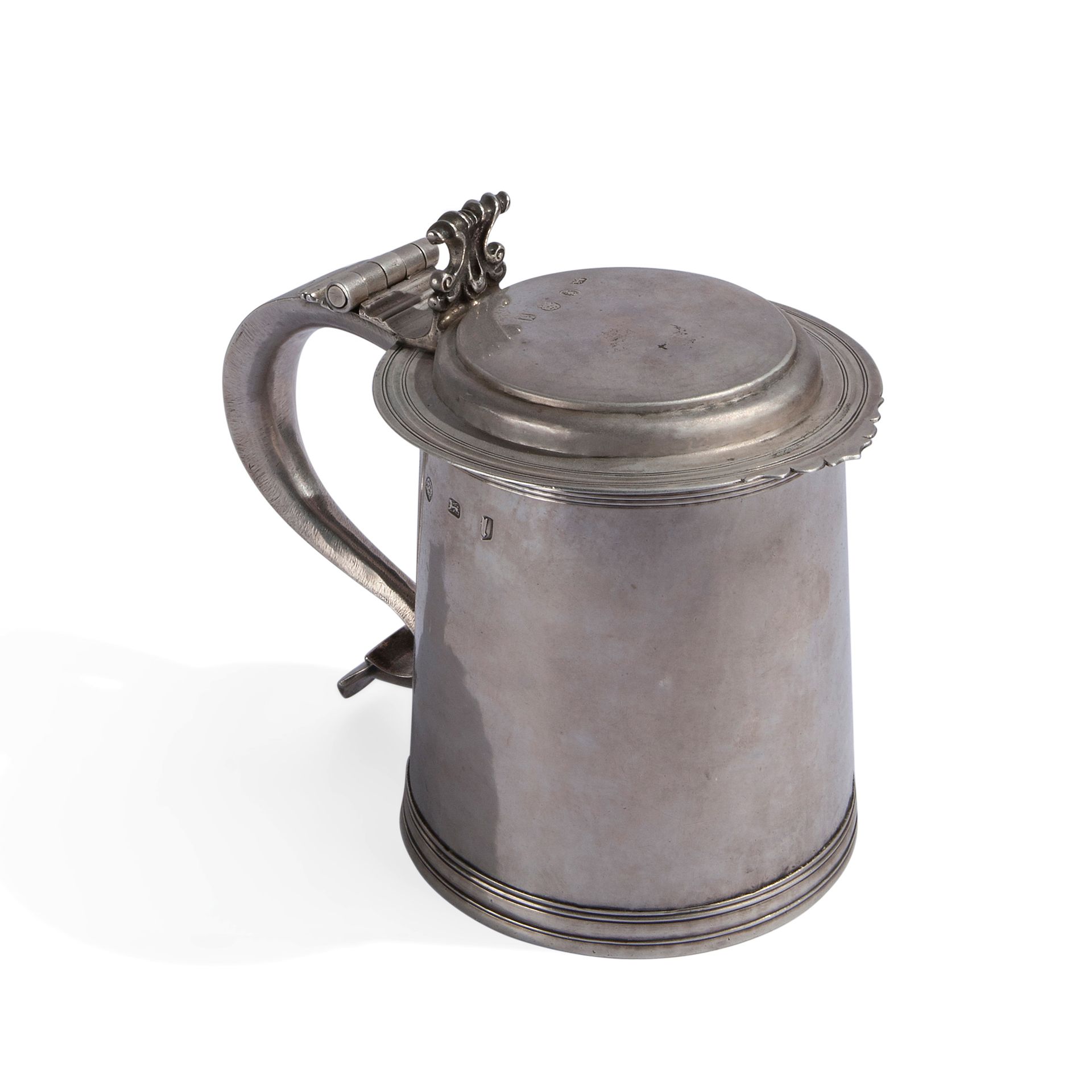 Silver flat top Tankard, London 1688 总重量22盎司，6.6x7.8x5.1英寸。