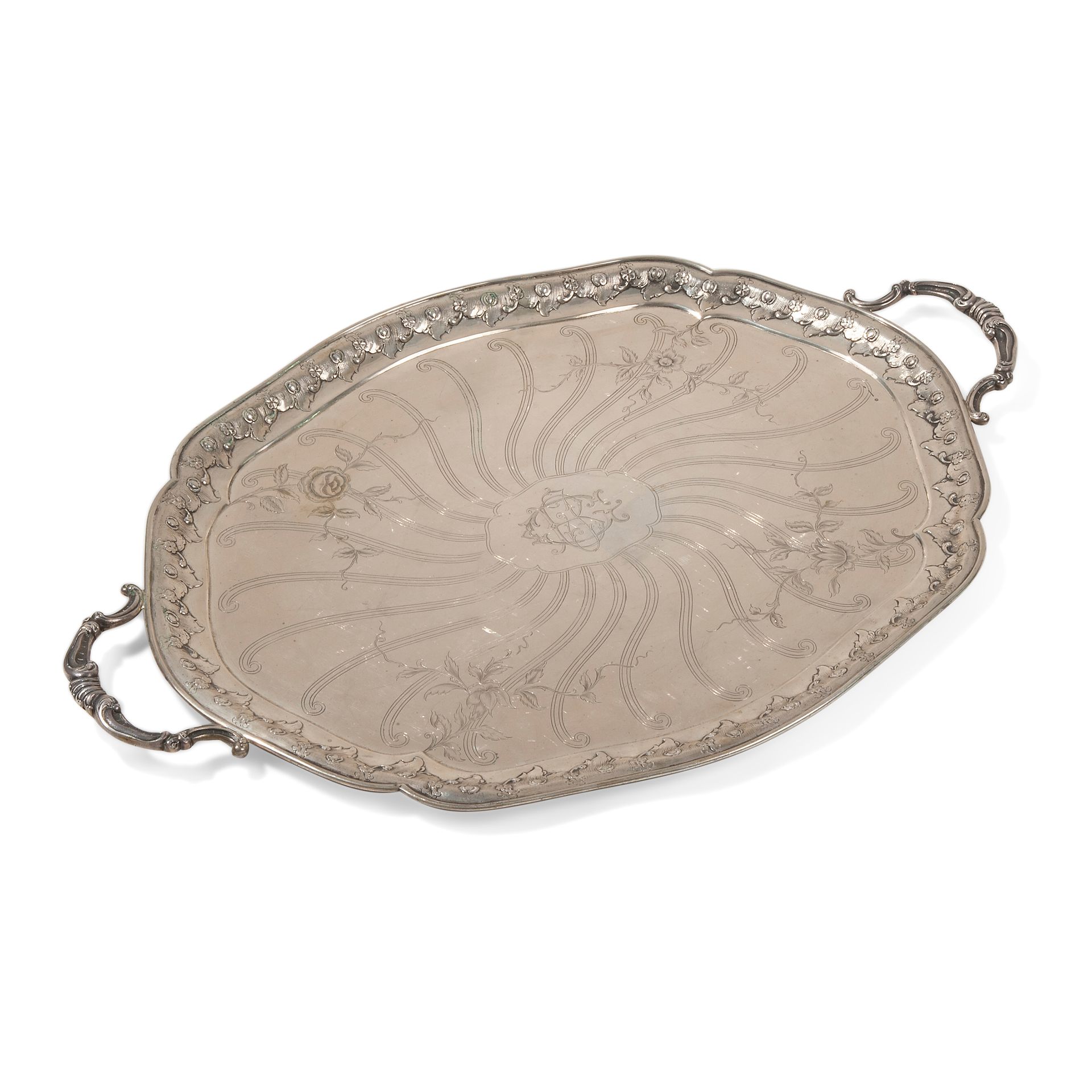 Large silver tray, Vienna end of 18th century 有压花边缘和应用手柄，由银器大师Schwarz和Strina制作 总&hellip;