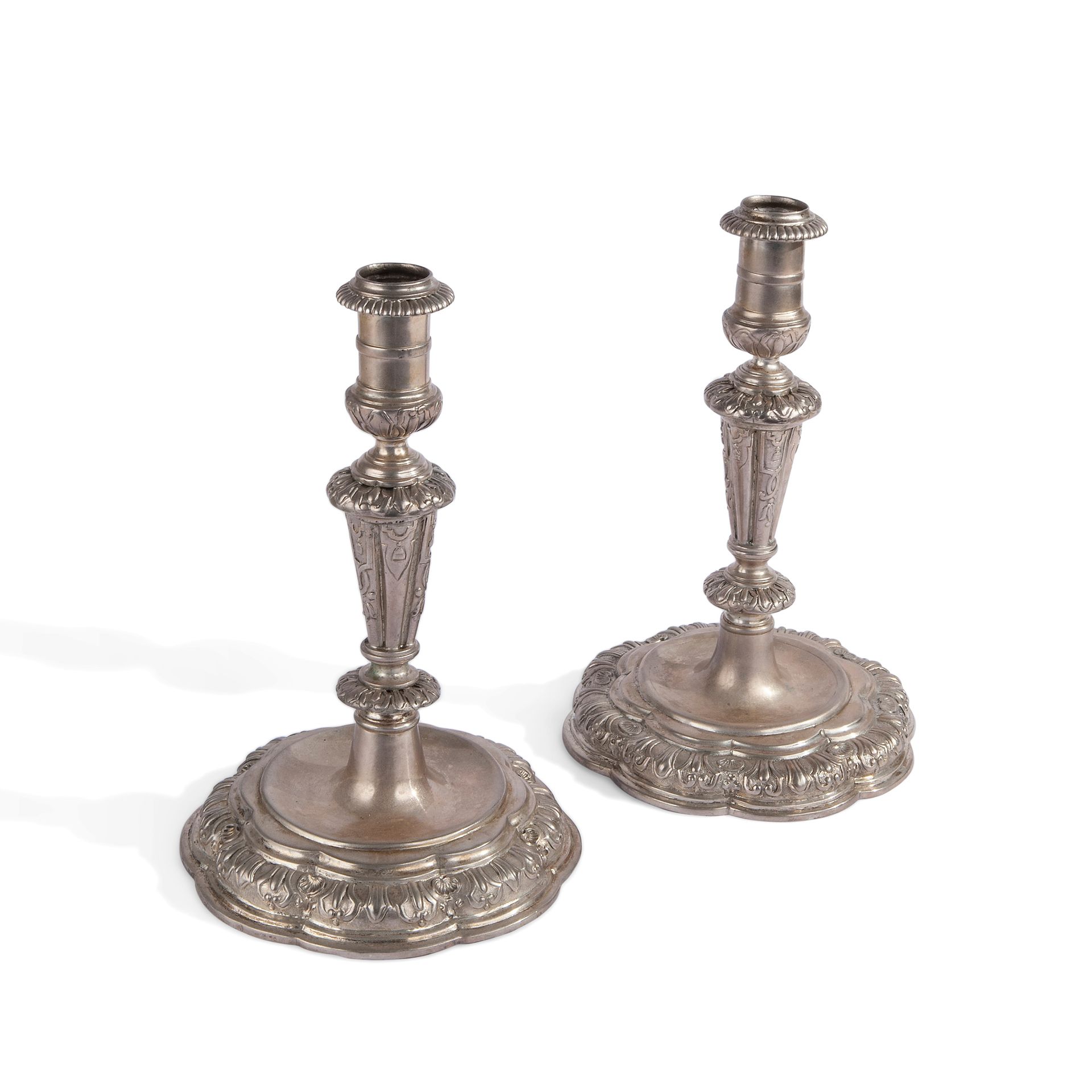 Pair of silver candlestick 18世纪北欧制造 总重量32.9盎司，8.6x5.5x5.5英寸。每件