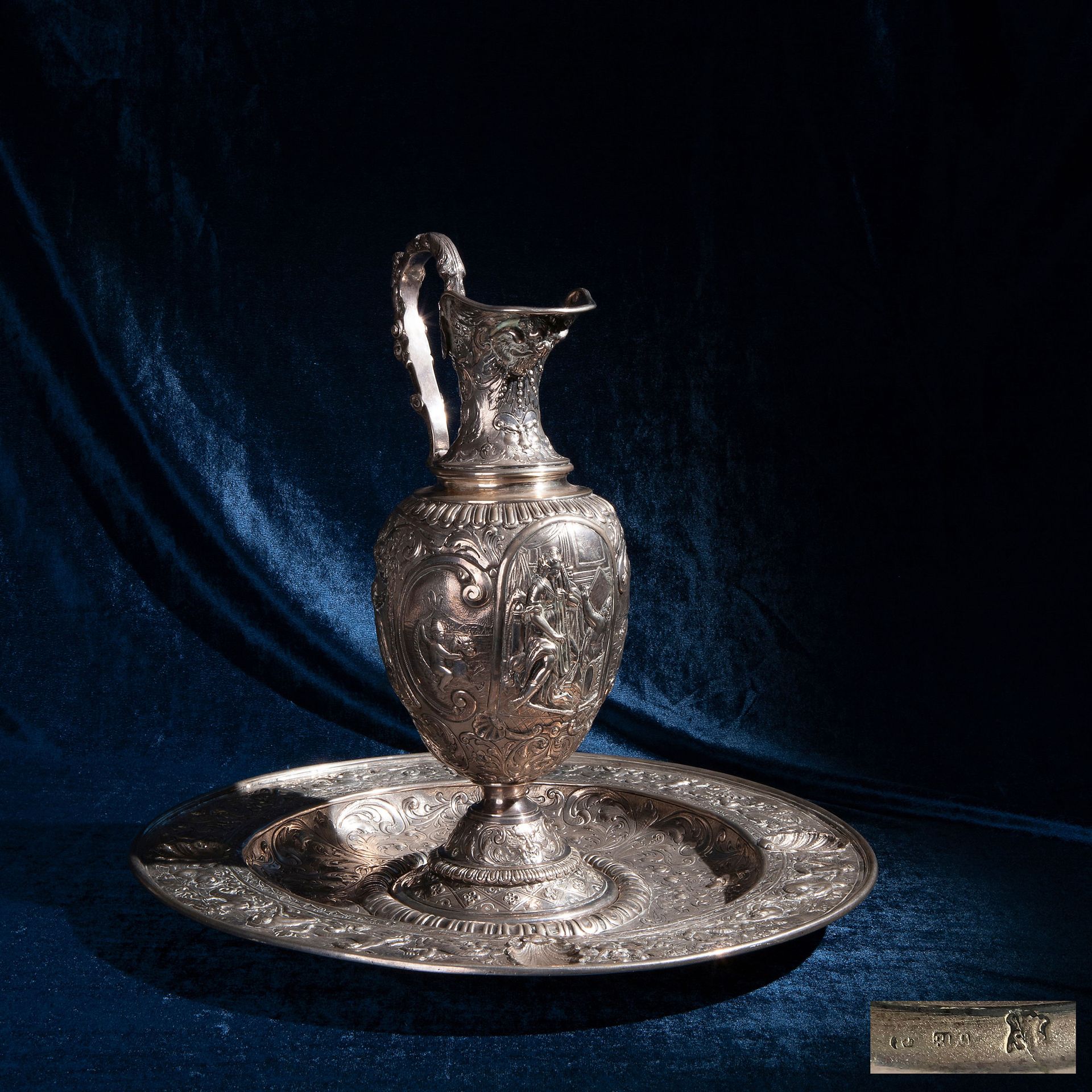 Silver jug and basin, 19th century German manufacture 完全压印和装饰的 "切利尼风格"，总重量73.1盎司&hellip;