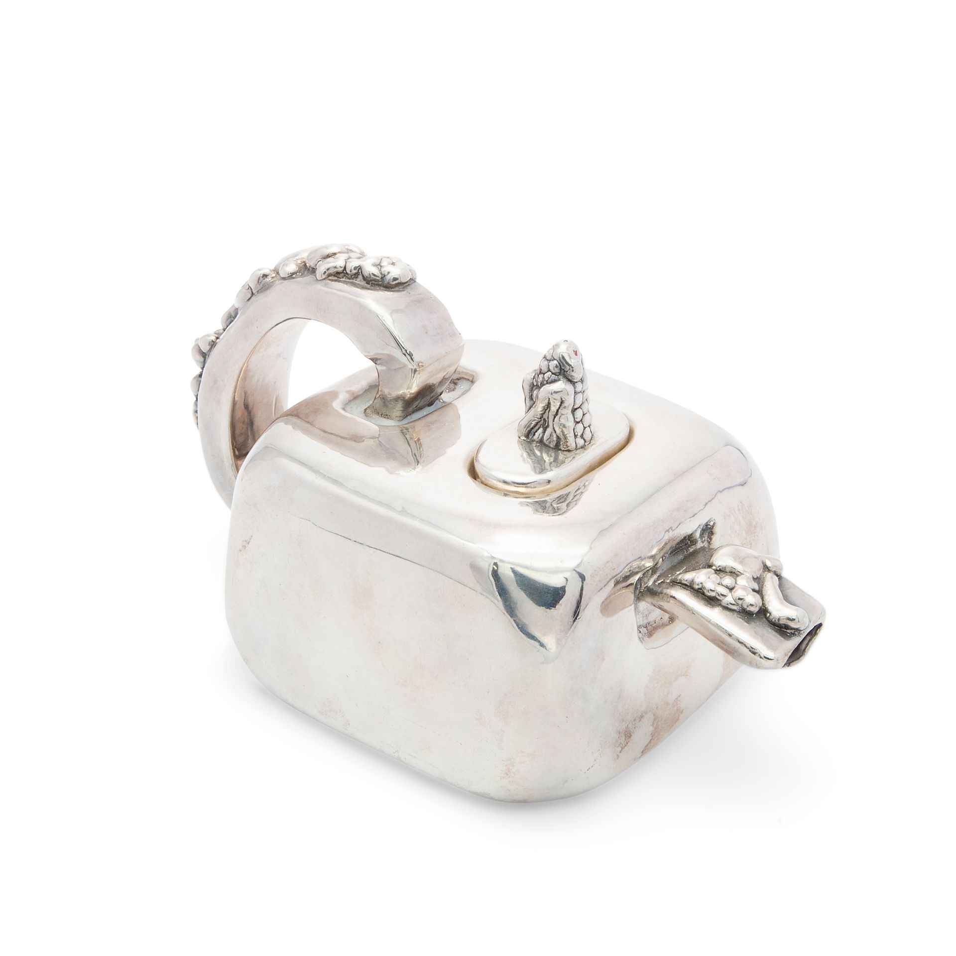Original silver teapot, David Varsano 20th century 方形制品，光滑的表面，带有自然主义装饰的手柄和握把；总重量&hellip;