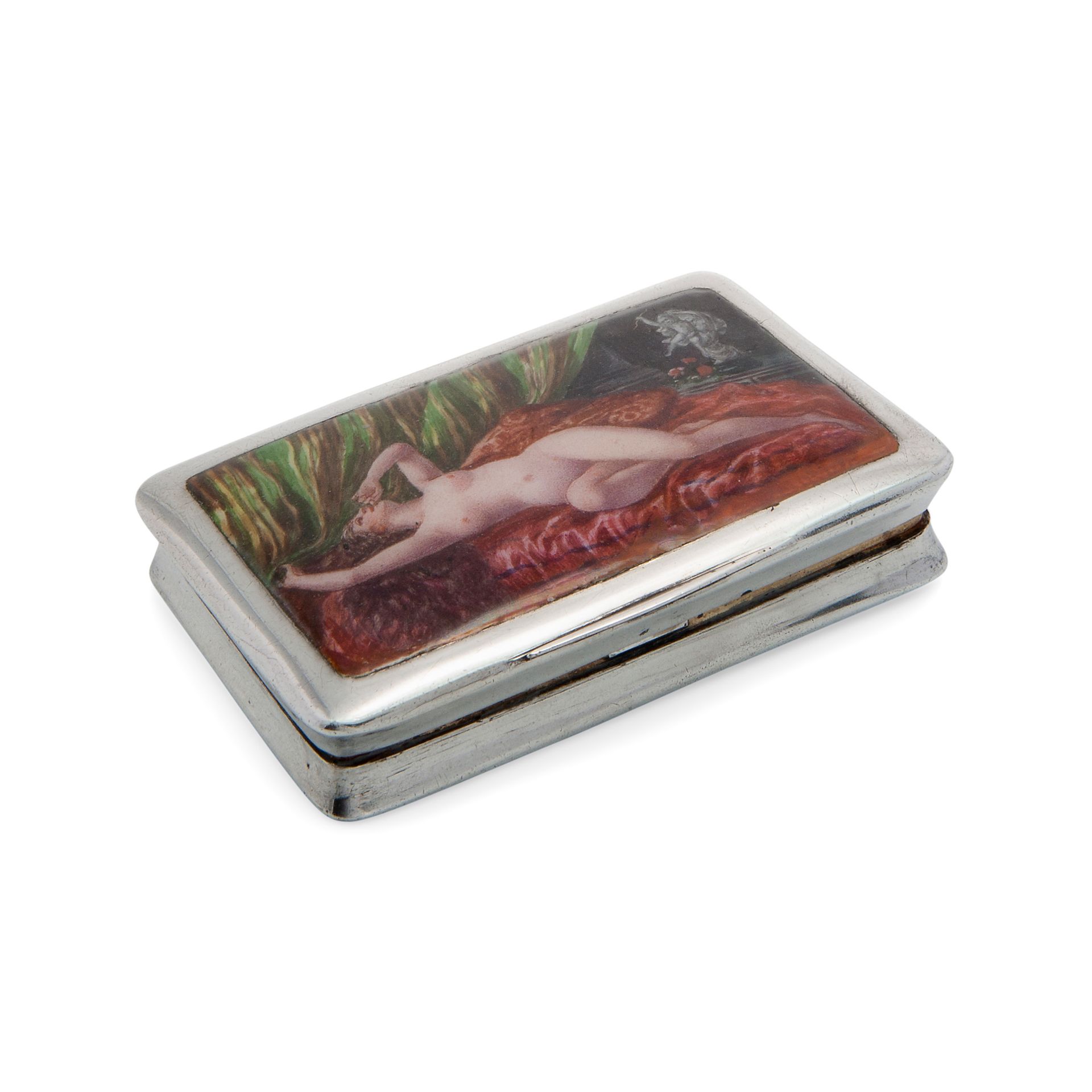 Snuff box with nude in a bedroom, 20th century European manufacture 以带标记的银和珐琅制造，&hellip;