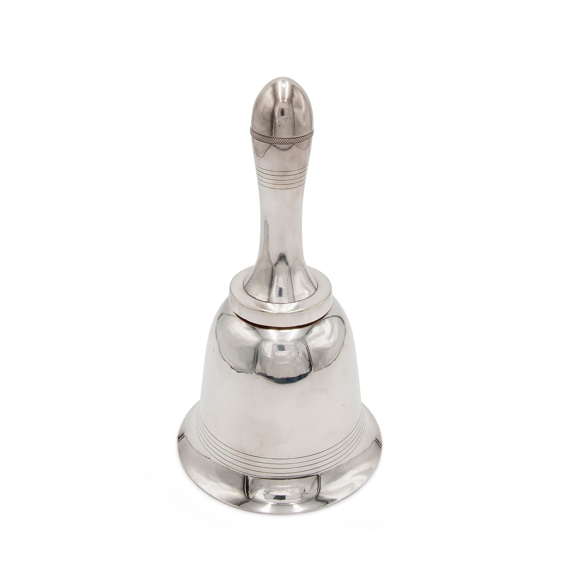Edward & Sons, Bell-shaped cocktail shaker, circa 1935 Made of silver-plated met&hellip;