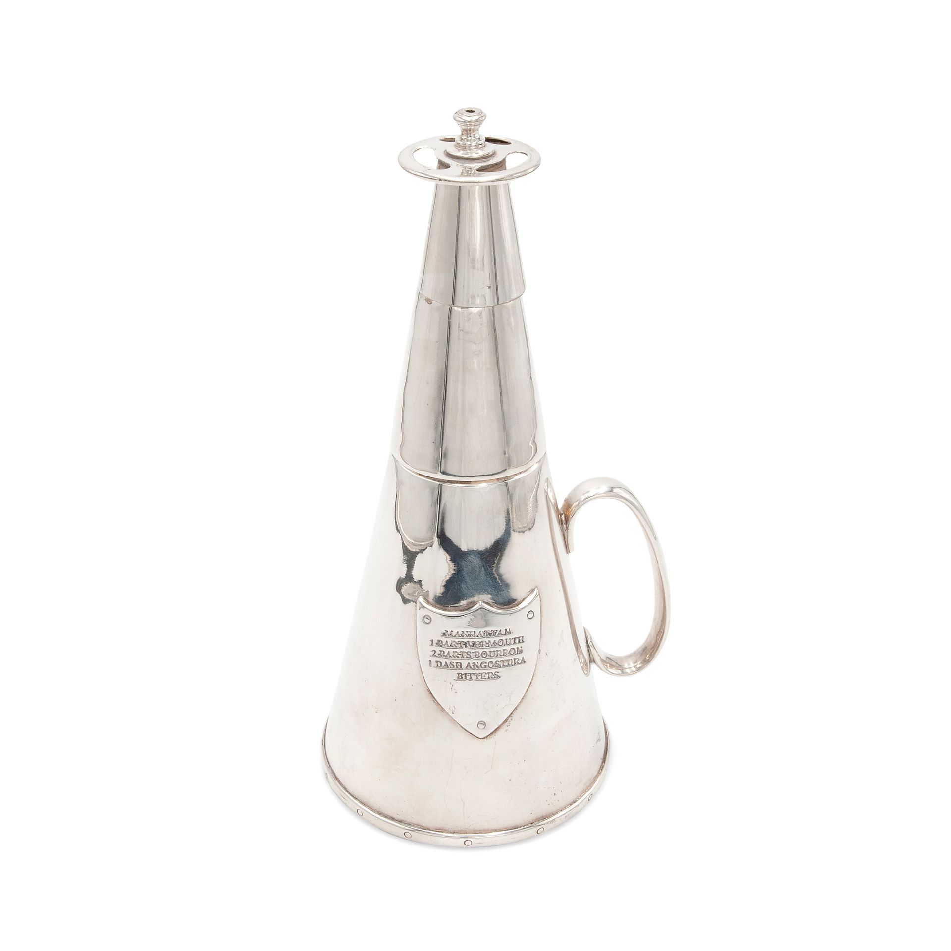 Fire extinguisher-shaped cocktail shaker, circa 1930 由镀铬金属制成，盖子是有缺陷的。正面刻有一个盾牌，上面&hellip;