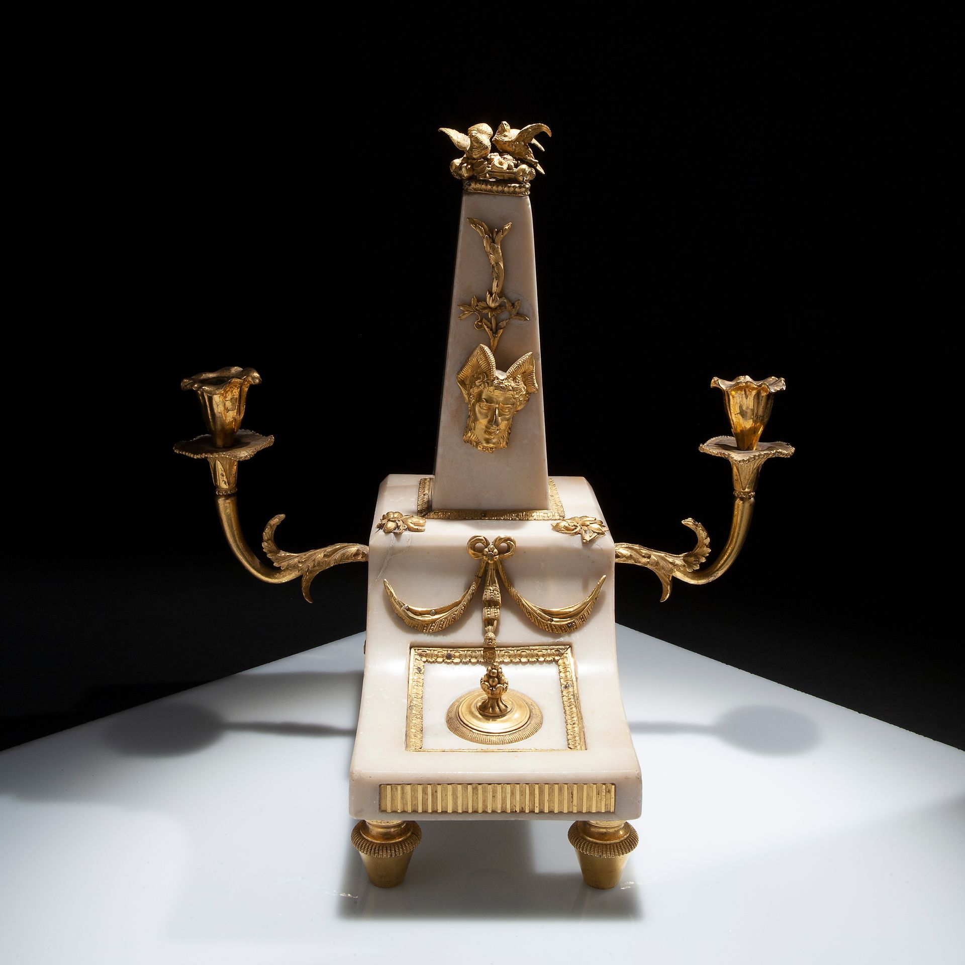 Important inkwell in marble and gilded bronze, Russia late 18th century Encrier &hellip;