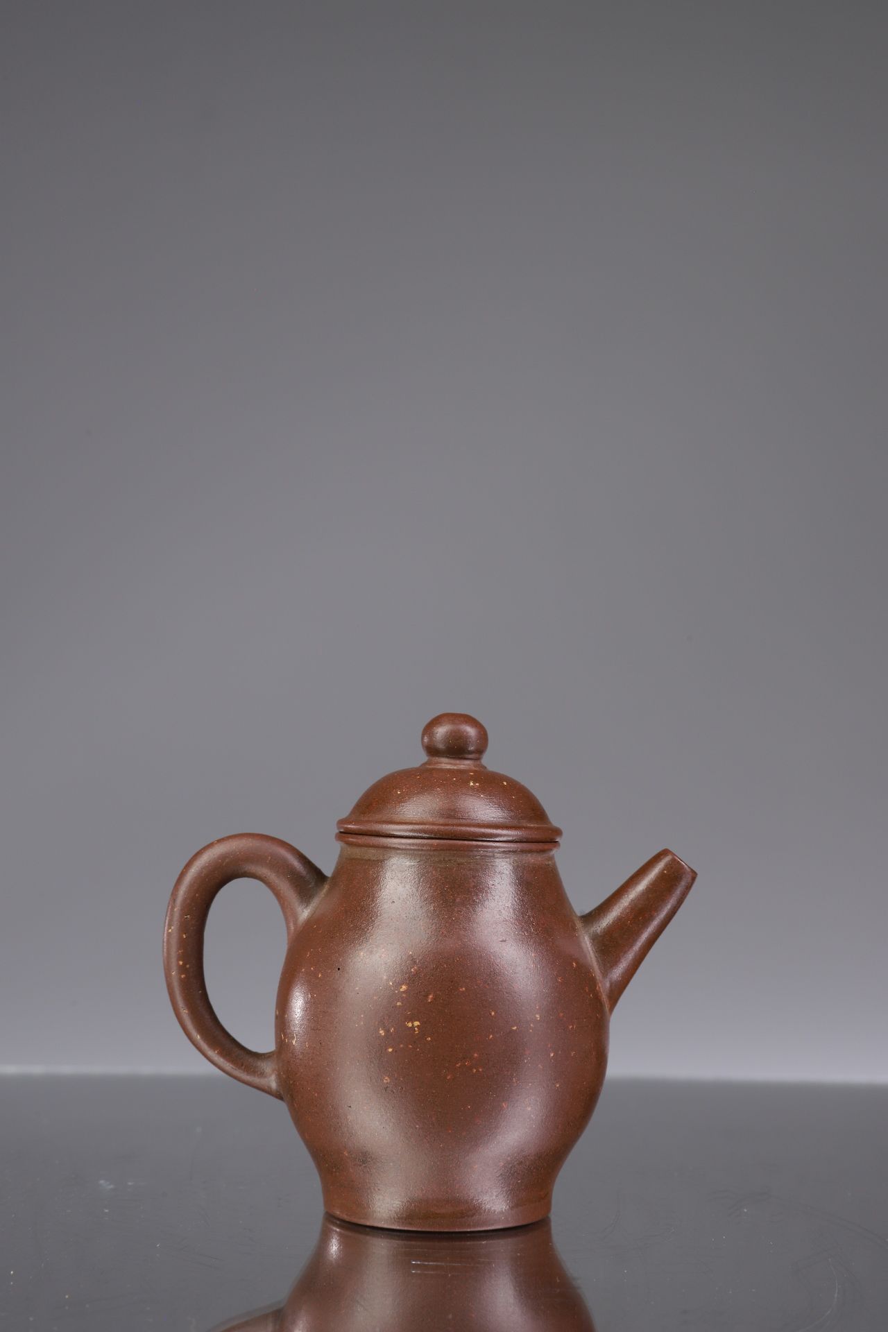 PEAR-SKIN TEAPOT Stoneware


China , Qing dynasty (1636-1912)





Dimensions: 8&hellip;