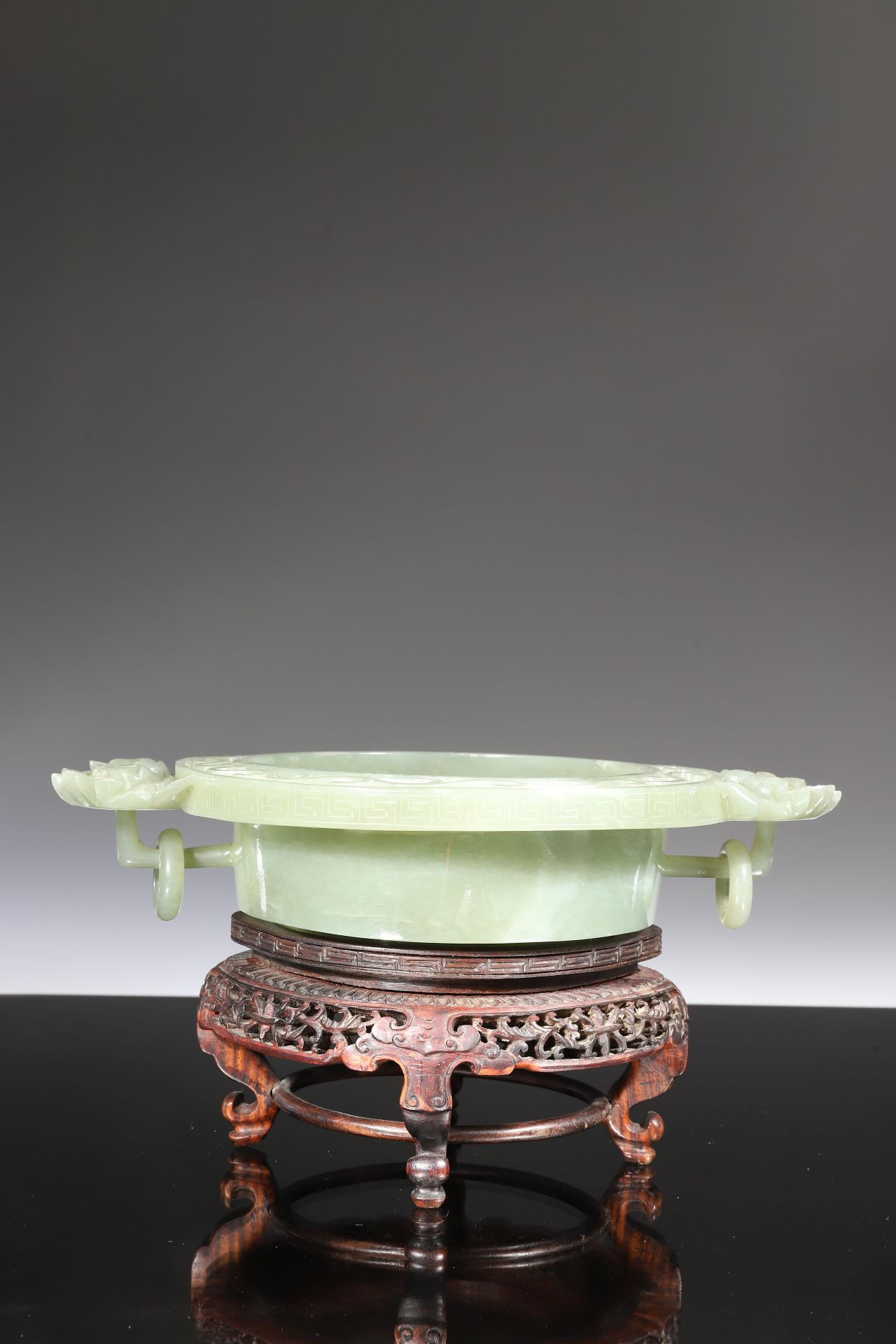 INCENSE BURNER 香炉 Giada


Cina, dinastia Qing (1636-1912)





Peso: 784 grammi &hellip;