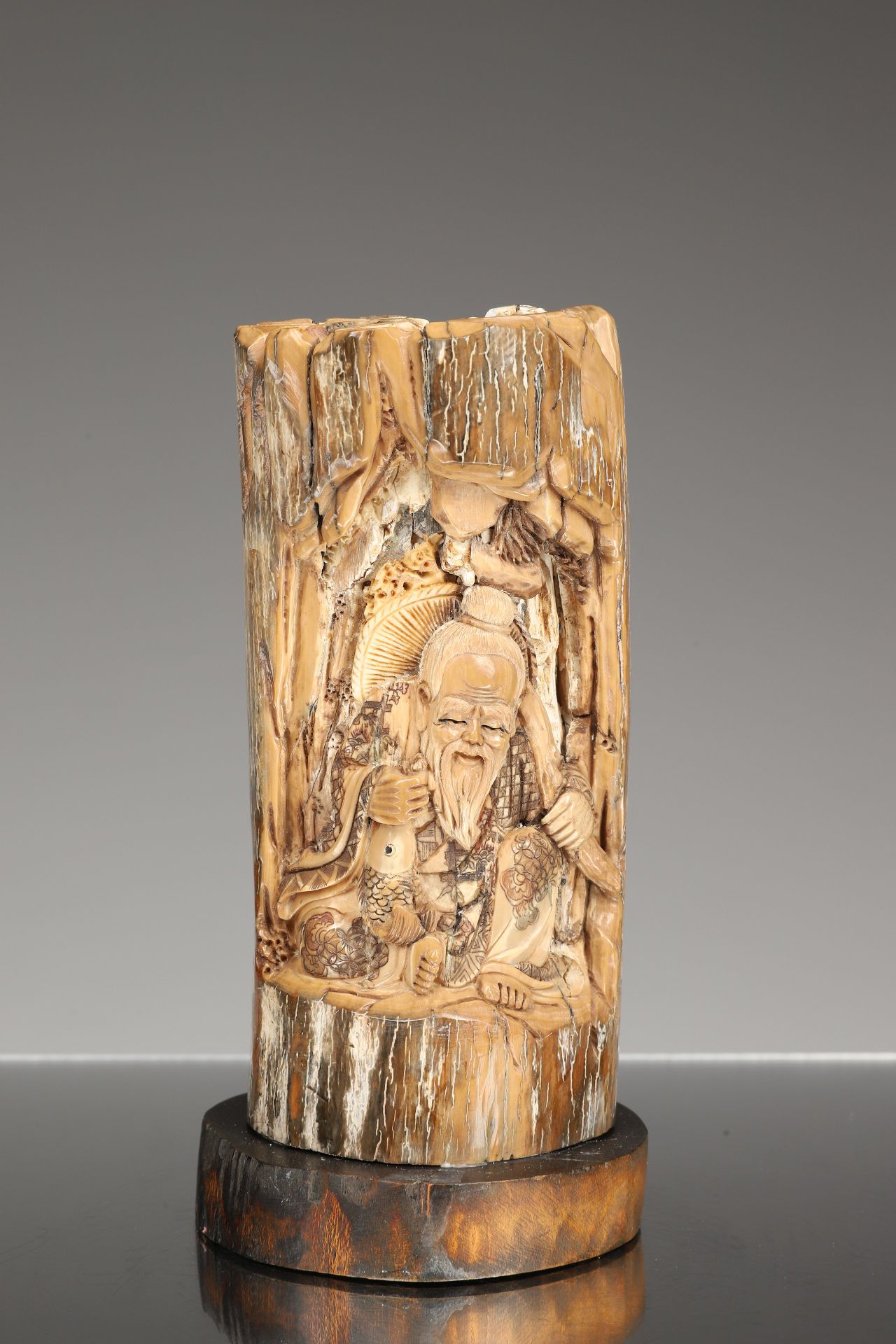 ELDER CARVED SCHOLAR Mammut-Stoßzahn geschnitzt


Japan, 19. Jahrhundert 





G&hellip;