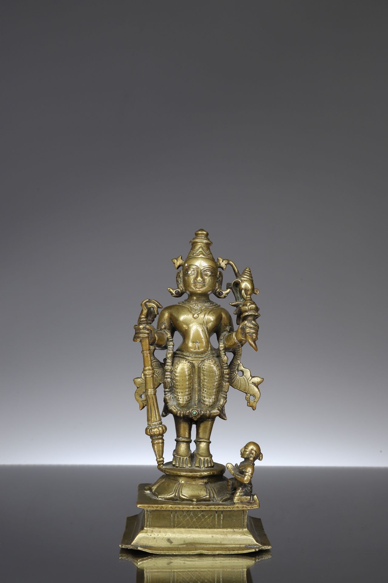 Vishnu Bronze


Inde, XVIIe-XVIIIe siècle





Poids : 806 grammes





Dimensio&hellip;