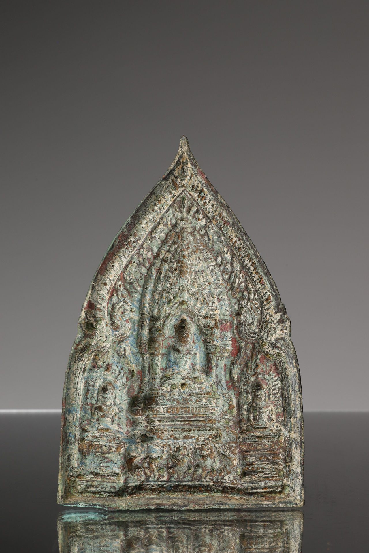 TSA-TSA FORM DEPICTING BUDDHA Bronze


Cambodge, XIIIe siècle





Poids : 311 g&hellip;
