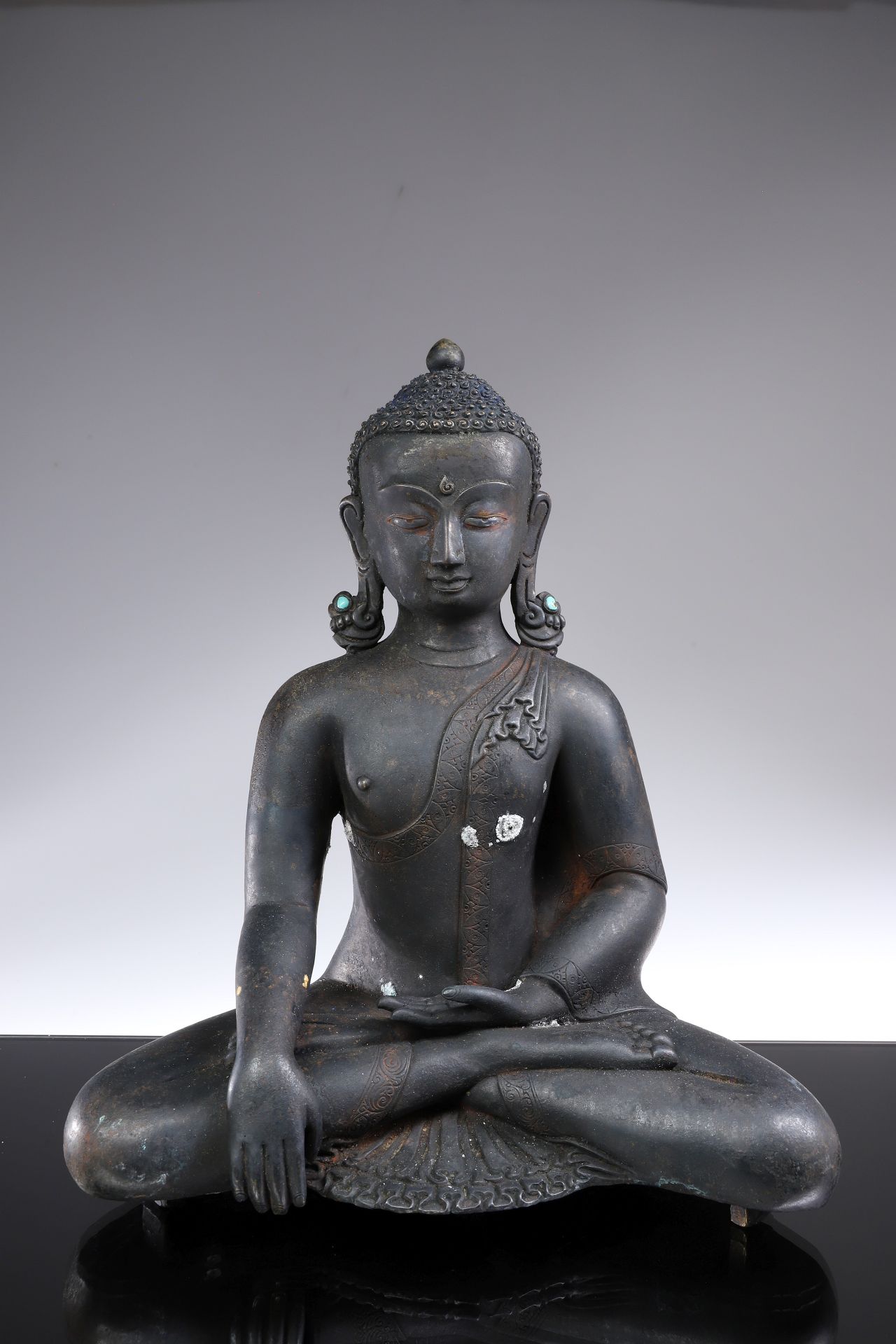 SEATED BUDDHA Bronze avec incrustations d'argent


Tibet, 19ème siècle





Poid&hellip;