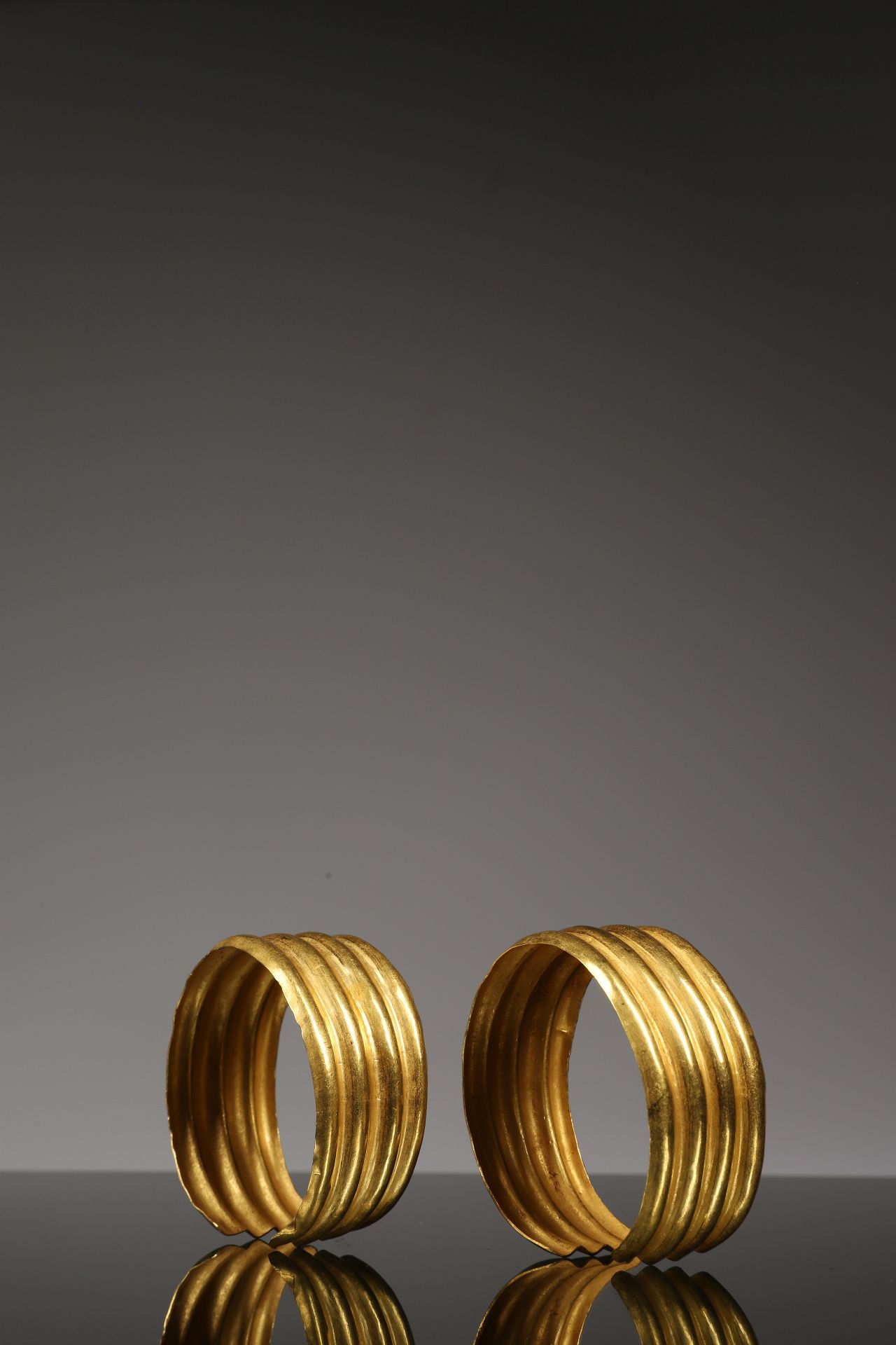 PAIR OF BRACELETS Oro


Cina, dinastia Ming (1368-1644)





Dimensioni e peso: &hellip;