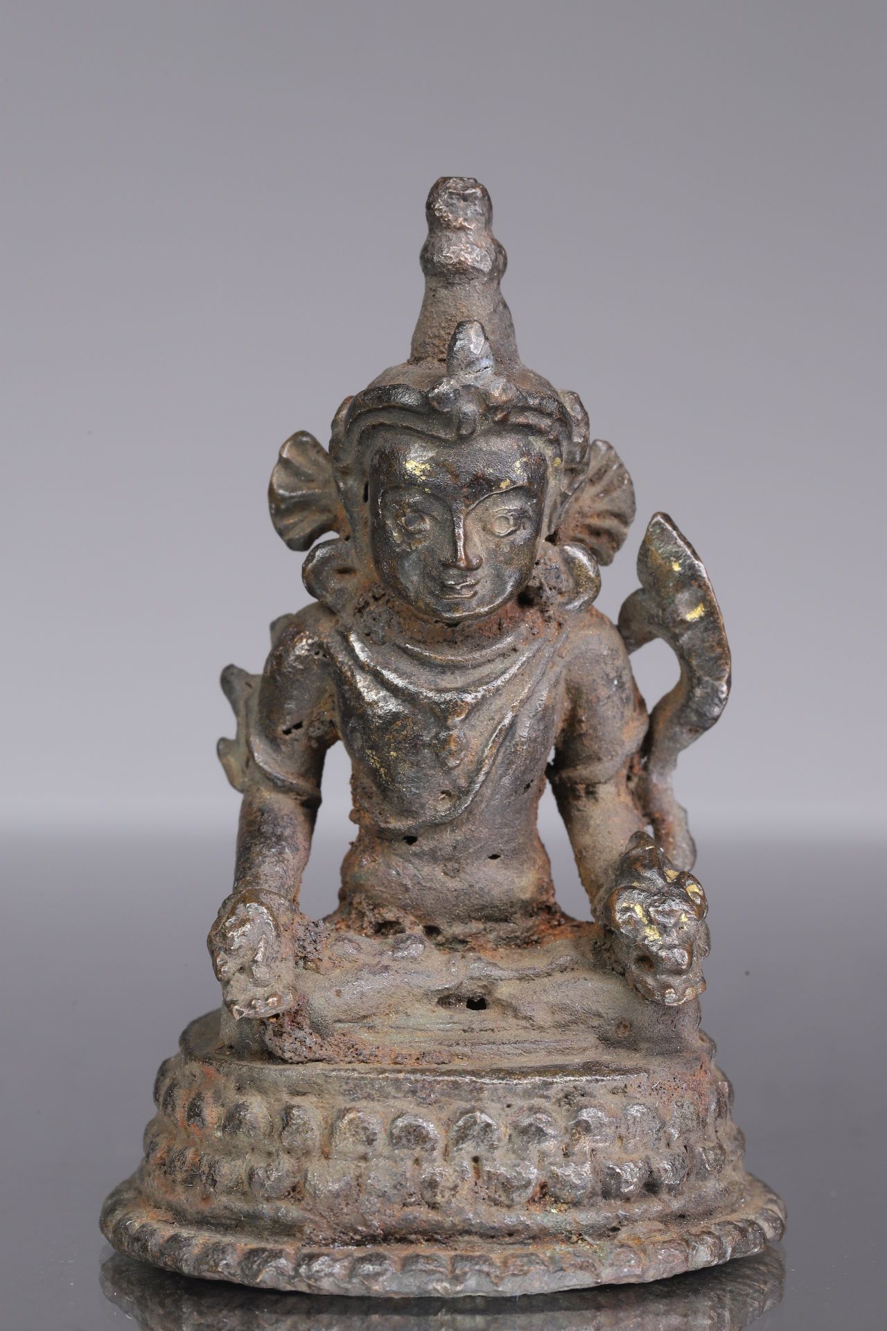 SITTING SCULPTURE 青铜器


印度，12世纪，帕拉王朝





重量：142克





尺寸。7,5 x 4,5 x 4厘米





虔&hellip;