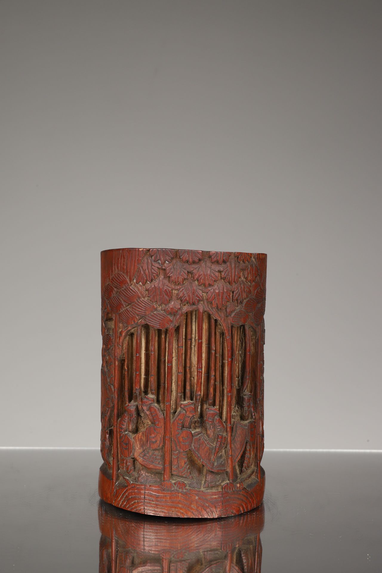 BRUSH POT 竹雕笔筒 竹子


中国，清朝（1636-1912）。





重量：326克





尺寸。高16.5厘米，直径10厘米





竹&hellip;