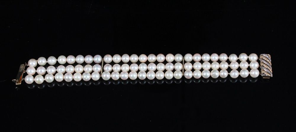 Null Pulsera de perlas cultivadas. Hilos de perlas tripartitas, cierre rectangul&hellip;