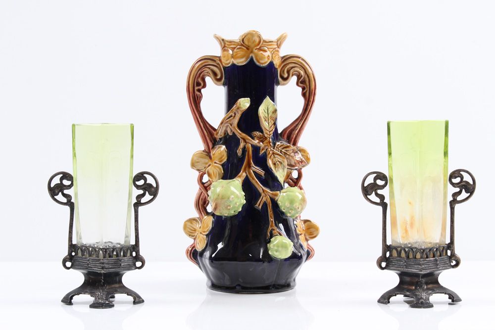 Null Paire de vases Art Nouveau. Après 1910, montage en métal avec insert en ver&hellip;