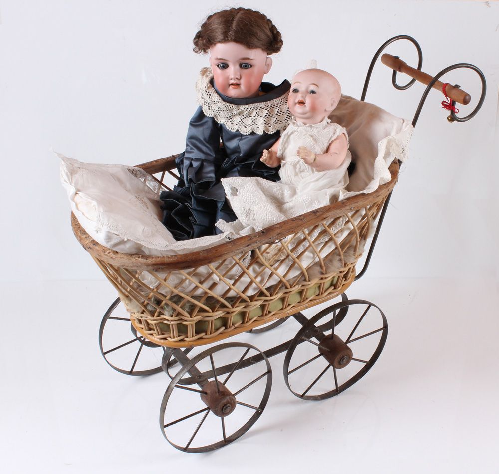 Null Bambola e neonato in carrozzina. Armand Marseille "Made in Germany Florador&hellip;