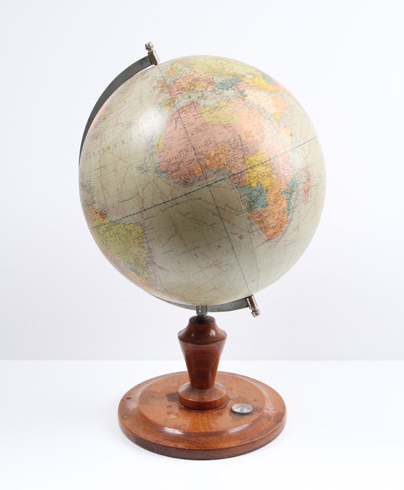 Null Globe terrestre. Publié par le Kartogr. Institut de la maison d'édition de &hellip;
