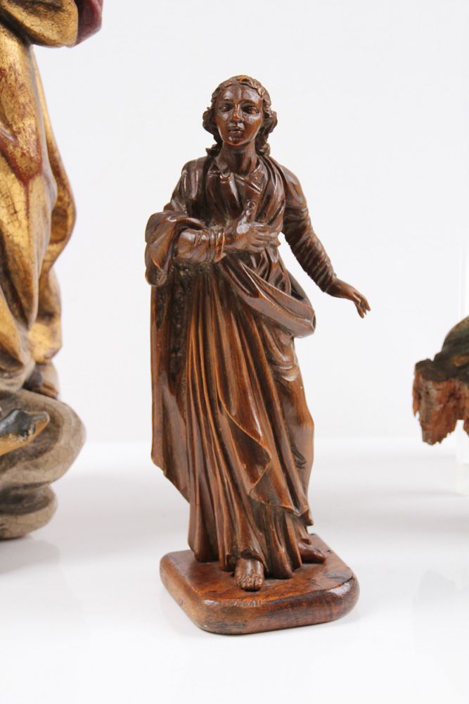 Null 小圣母椴木雕刻，19 世纪。高：24 厘米。