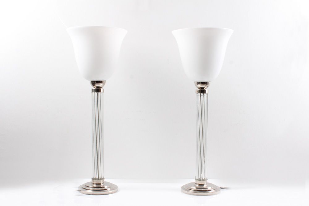 Null Paire de lampes de table de style Art Déco. Métal et verre, abat-jour en ve&hellip;