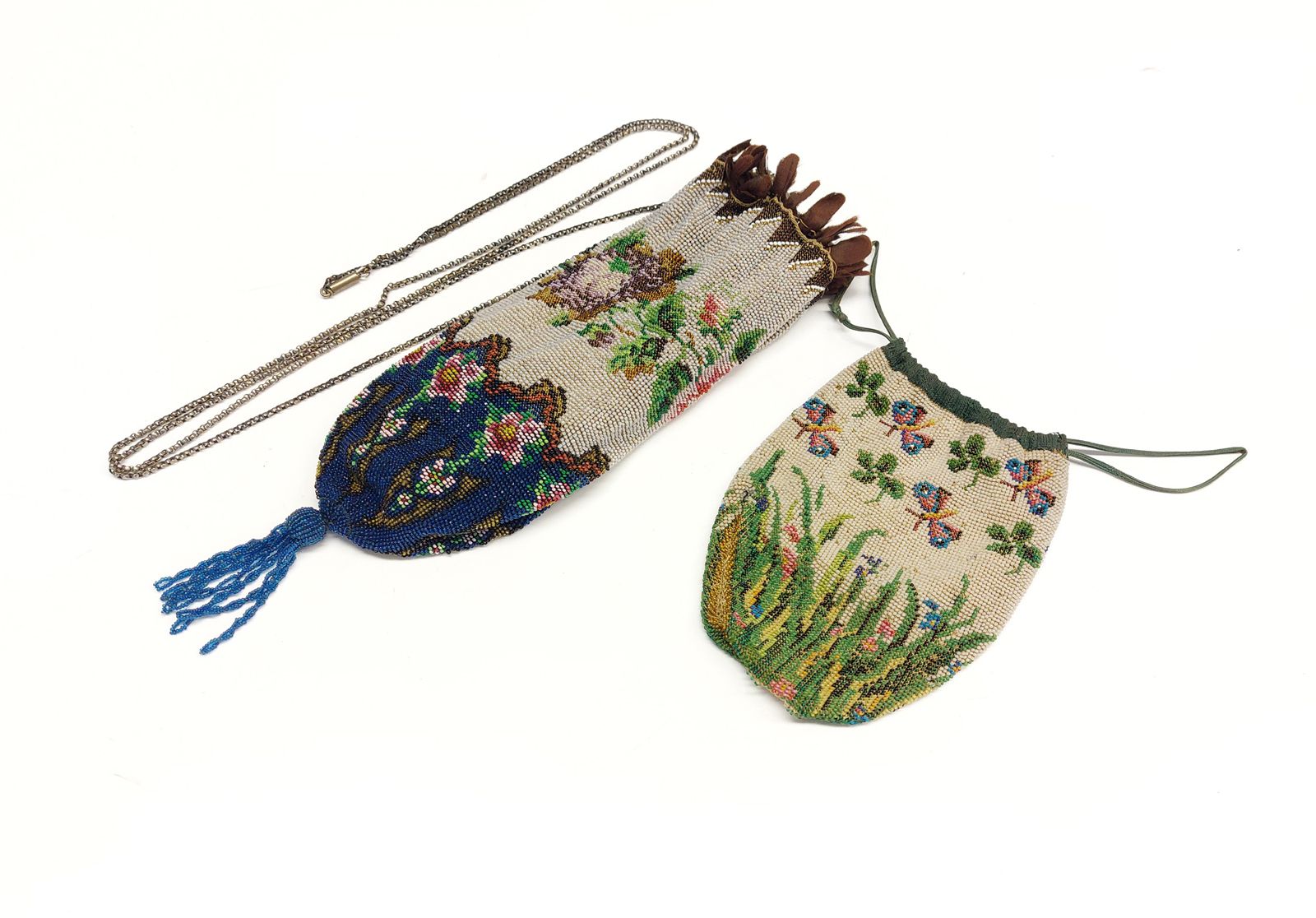 Null Two beaded bags. Late 19th century, floral decoration. Pea necklace.