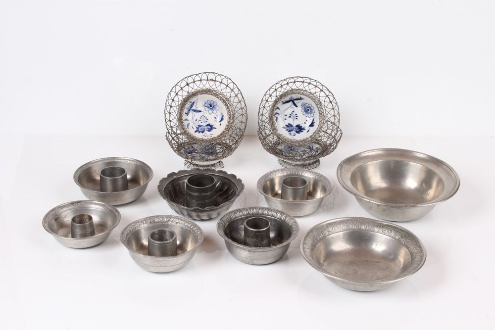 Null Pewter mixed lot. Eight different. Pewter bowls, plus four porcelain bowls &hellip;