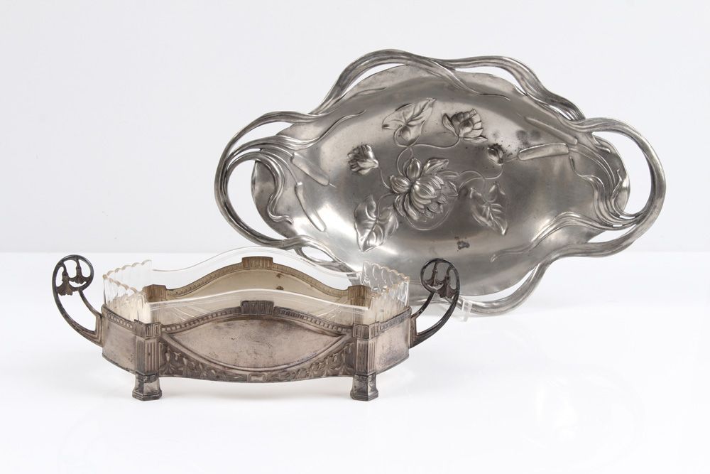 Null Fruit bowl. German, around 1900, pewter. Decorated with water lilies and re&hellip;