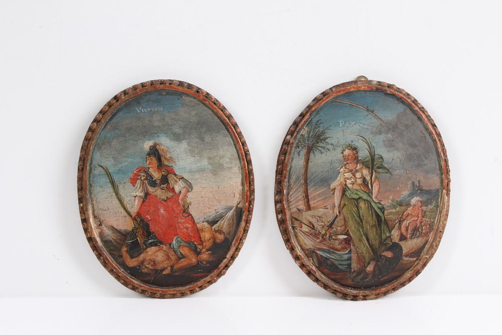 Null 一对彩绘面板18/19 世纪的椭圆形木板，描绘的是维多利亚/帕克斯。胜利与和平的化身。油彩/木质。高：21 厘米。