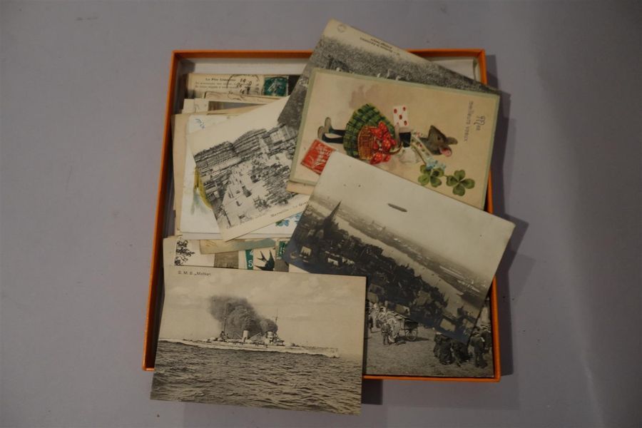 Null Ensemble de plus de quatre-vingt-dix cartes postales illustrées et photos d&hellip;