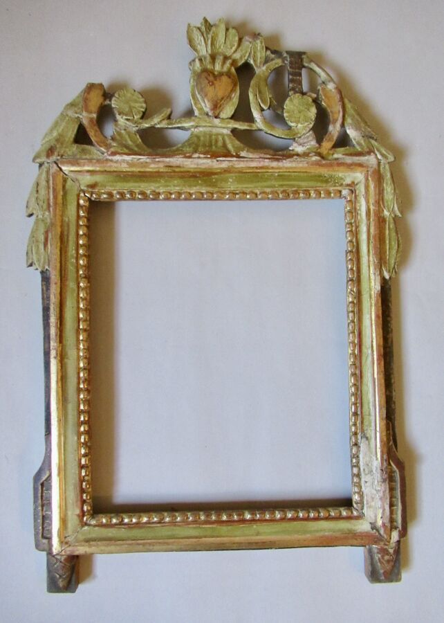 Null Encadrement de miroir en bois sculpté, ancennement doré à décor de rais de &hellip;