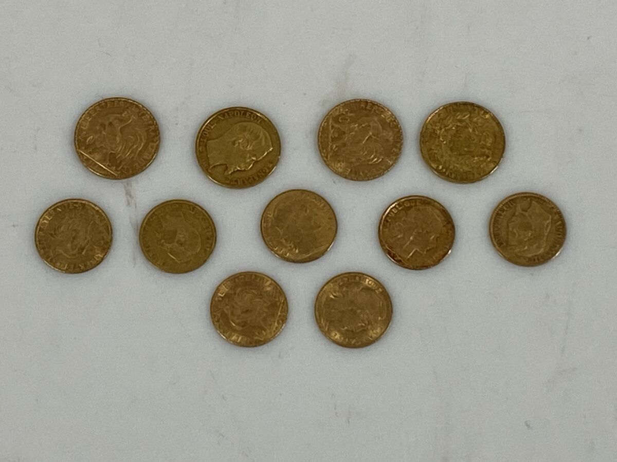 Null Lote: 4 x 20 monedas de oro, 7 x 10 monedas de oro