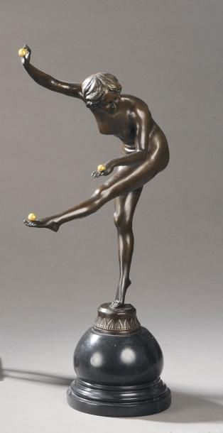 CLAIRE J.R. COLINET (1880-1950) d'après La jongleuse Bronze à patine brune et or&hellip;