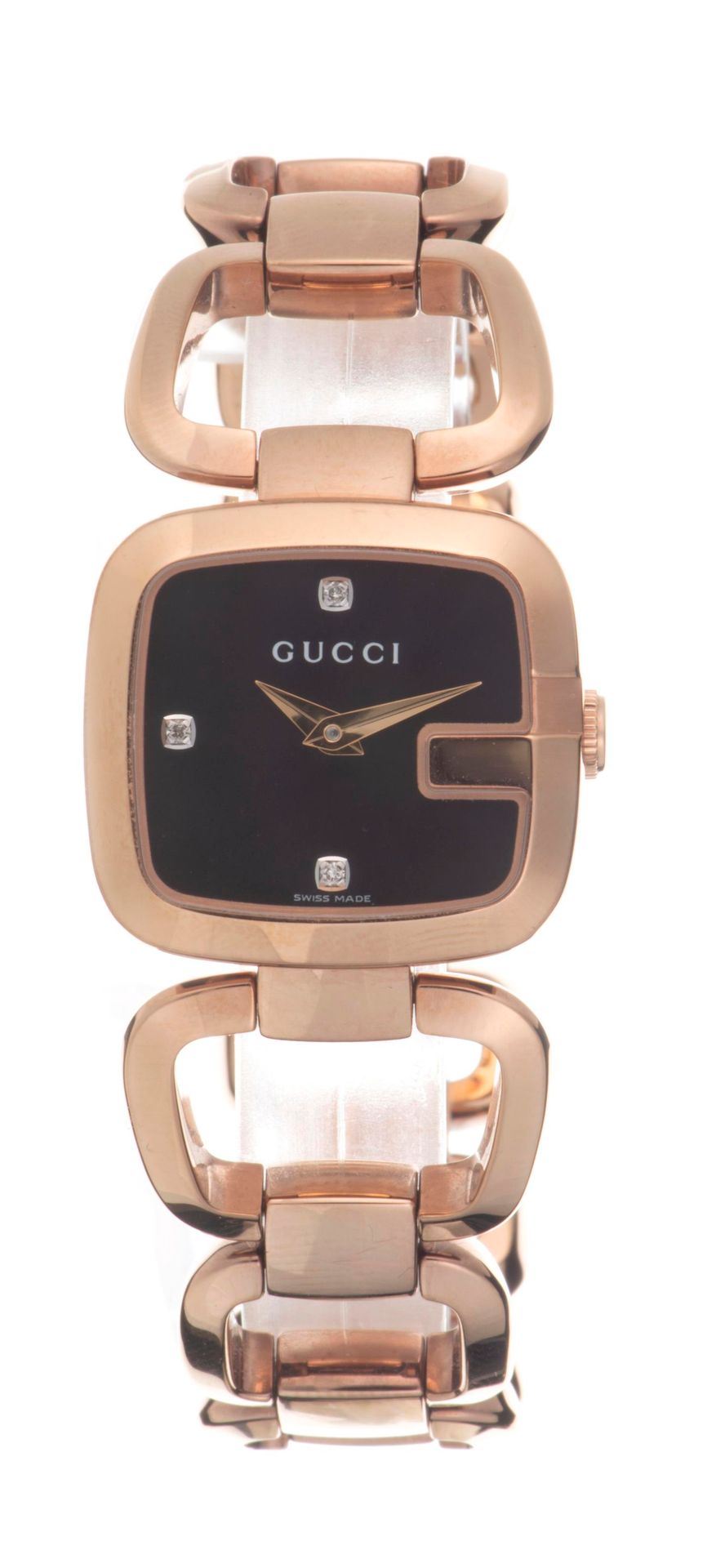 Null Gucci镀玫瑰金钢制腕表，黑色表盘，钻石标记

与盒子和文件一起出售，还有一个附加链接

H.22x27厘米，带发条装置

状态:
如新 - 旧的新&hellip;