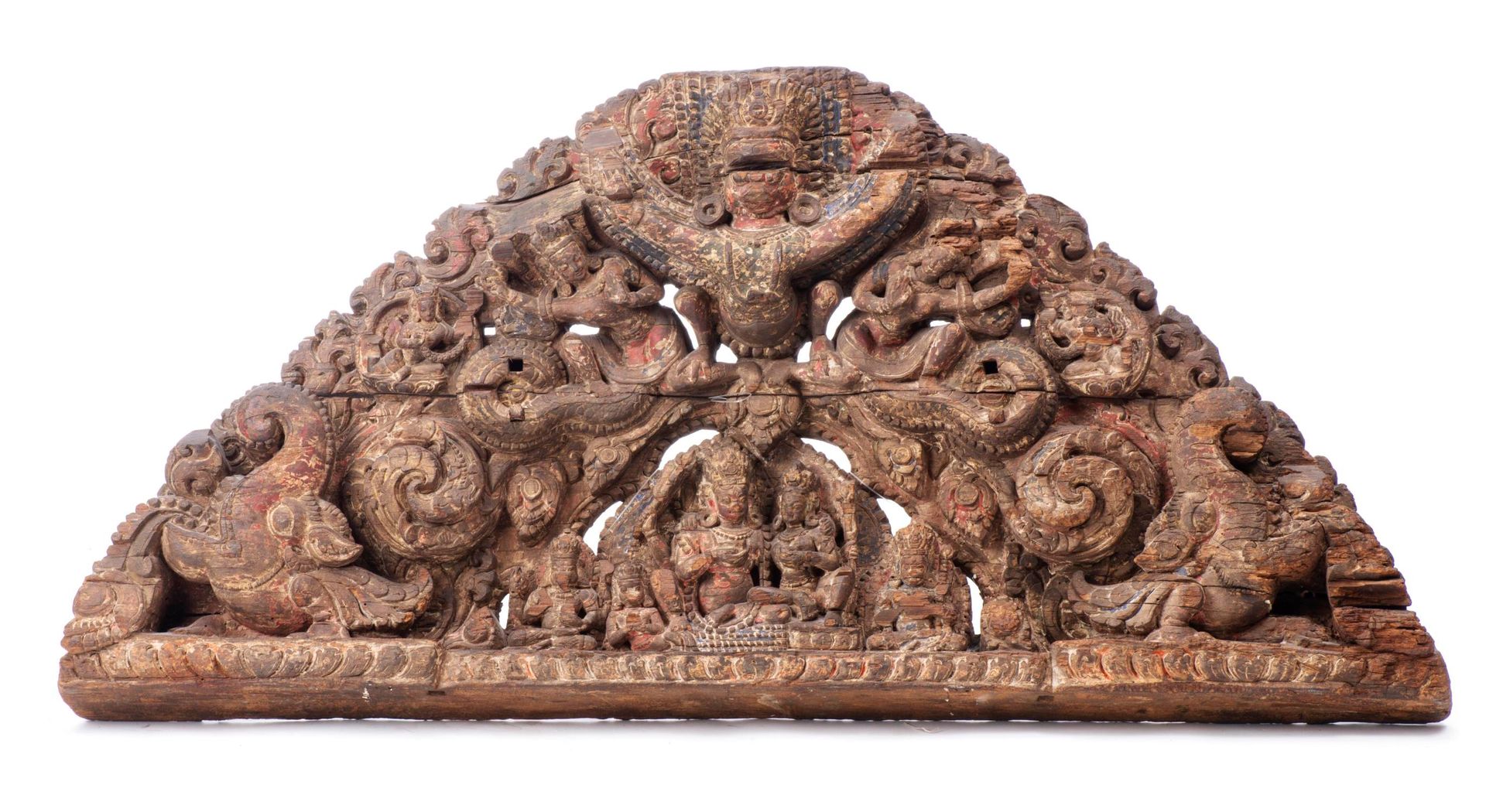 Null Fronton en bois sculpté ajouré représentant Garuda de face supporté par deu&hellip;