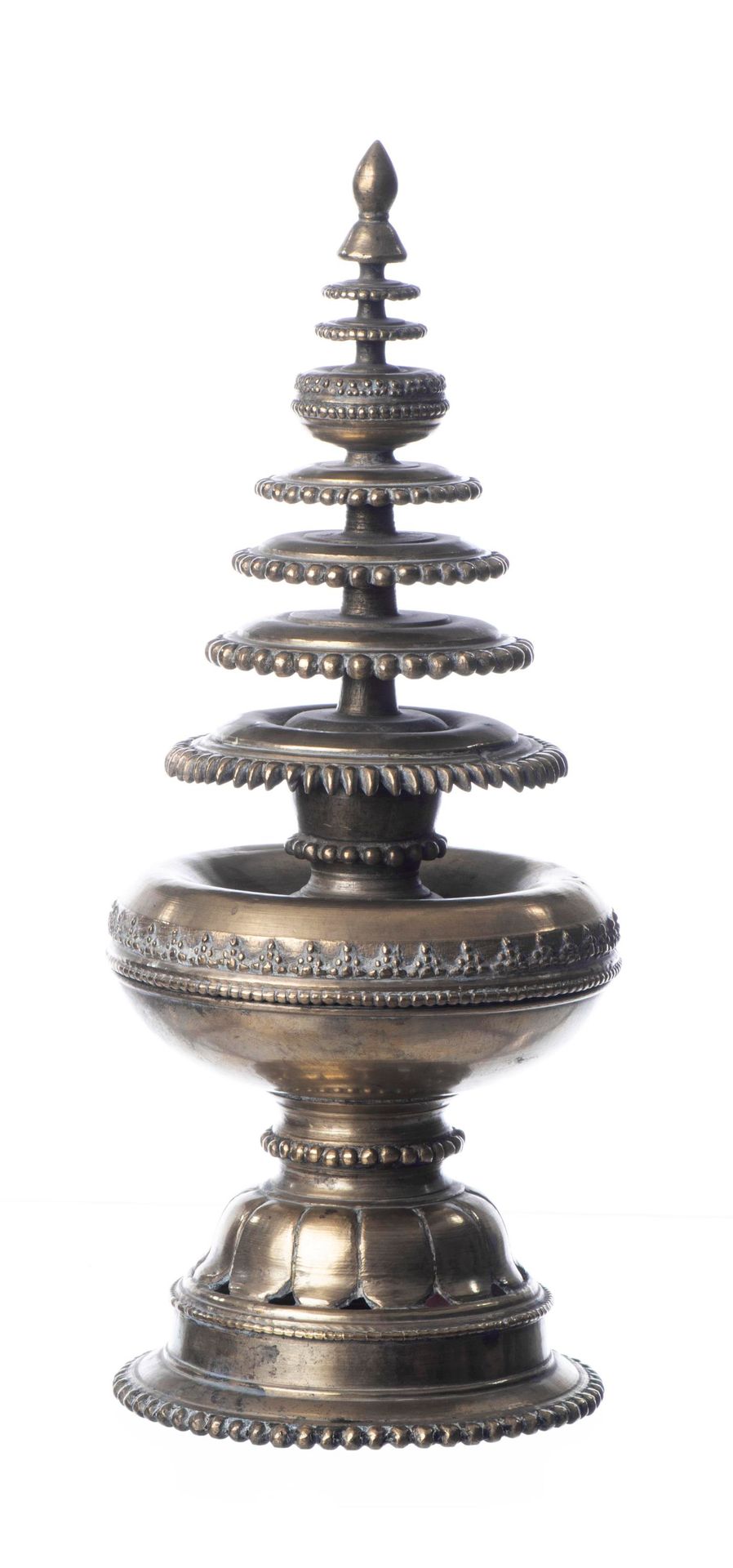 Null NEPAL. Estupa de bronce de Nepal.

H. Stupa 26,5 cm



Procedencia:
Antigua&hellip;