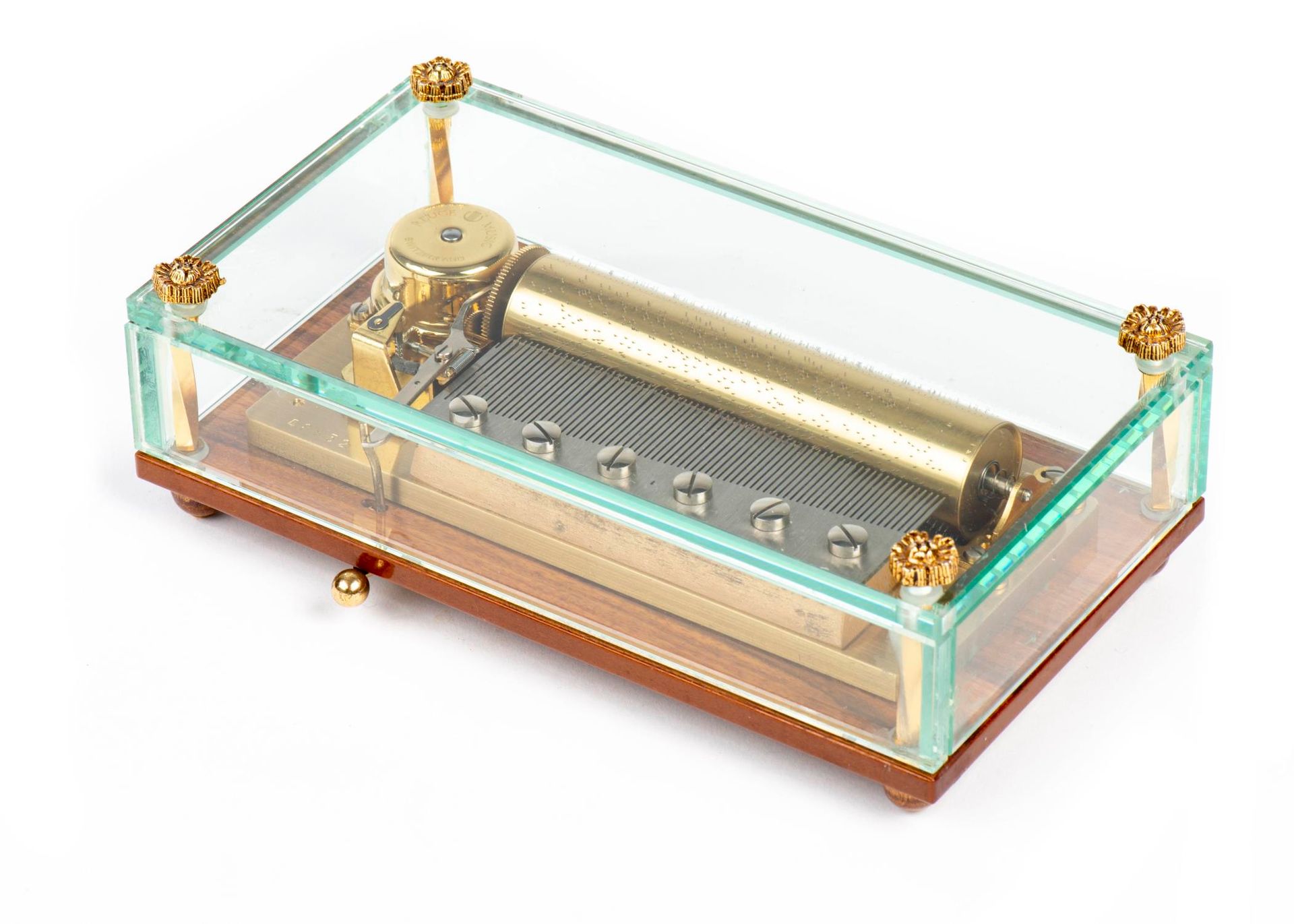 Null REUGE, Music box in polished glass with 7 blades and 3 melodies.

20 x 11 x&hellip;