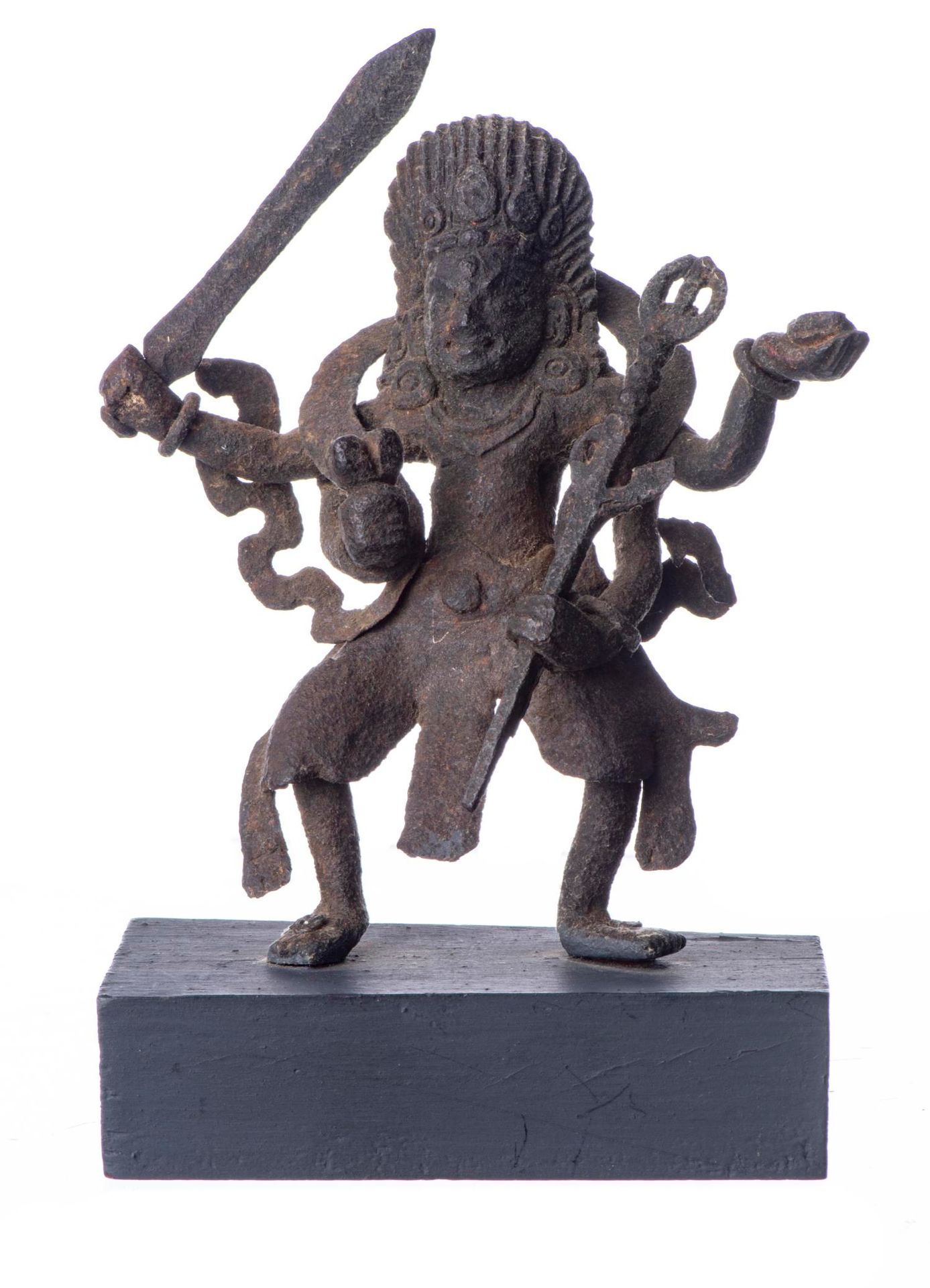 Null NEPAL - Mahakala debout à 4 bras tenant ses attributs en fonte de fer.
H. 1&hellip;