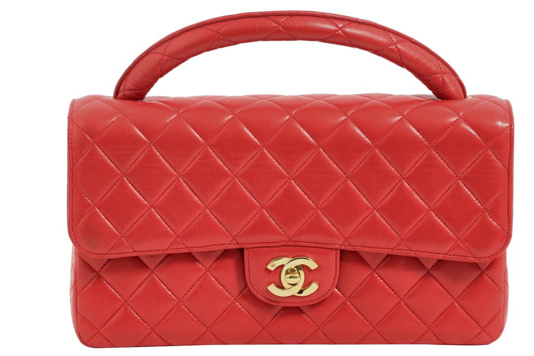 CHANEL Un sac Chanel en cuir agneau rouge matelassé, 1991-94 
A Chanel red quilt&hellip;