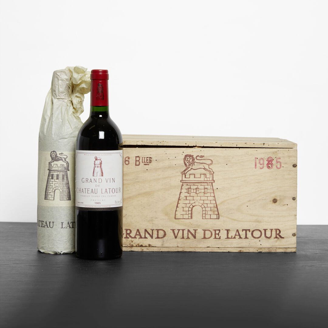6 bouteilles Château Latour 1985 6瓶拉图酒庄1985
波亚克，一级特等酒庄

原装木箱（已损坏）和纸巾提供。 
提供原木箱和原&hellip;