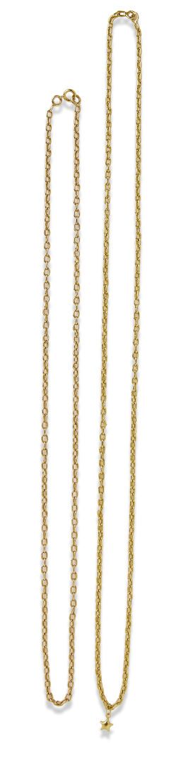 Null Two chains in 18K gold (750) with forçat links, total gross weight: 30.35 g&hellip;