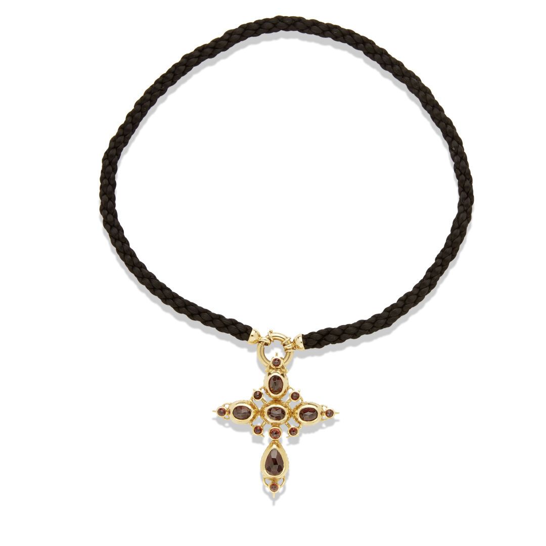 Null Badine cross in 18K gold and garnets 

In 18K (750) gold set with garnets, &hellip;